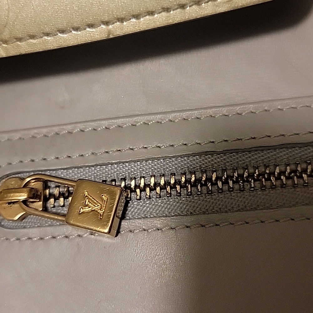 Louis Vuitton Seafoam Green Trifold  Vernis Walker Crossbody - Picture 8 of 13